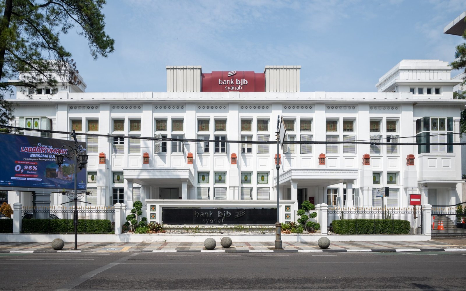 Bandung,,Indonesia,-,January,1,,2024:,Bank,Bjb,Syariah,Office